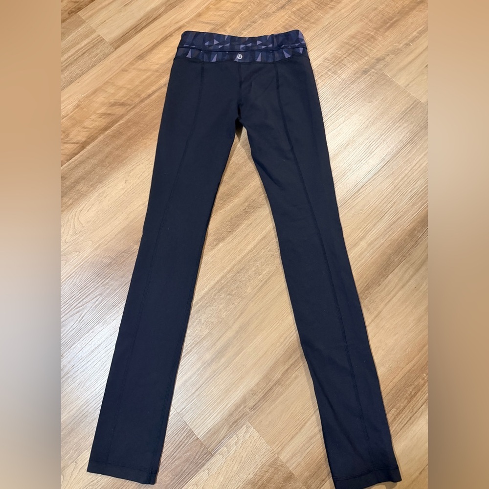 Lululemon full length black leggings Y2K style look alike size 4 black in color
